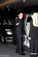 幻灯图：何超仪出席时尚晚宴 张艺谋惊鸿一瞥现身