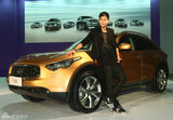 组图：于晓光出席名车活动 高大阳光形象超越车模