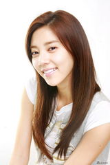 高清图：孙谭菲接受采访 甜美清纯如邻家女孩