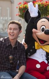 高清组图：新晋“美偶”冠军斯考迪游迪士尼乐园