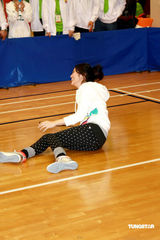 幻灯图：谢安琪飒爽运动装亮相 变身羽毛球健将