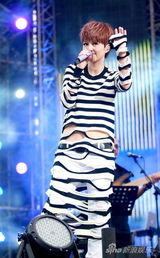 高清：热波第二天 谭维维变摇滚女张杰脱衣惹尖叫