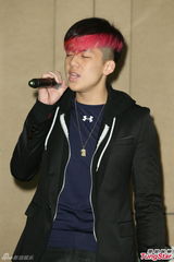 组图：宝弟变青蛙王子 将与高凌风隔世对唱