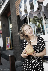 幻灯图集：SARA展现热带风潮 潮女风热辣无限