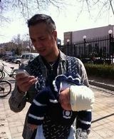 组图：黄觉与儿子亲昵大片 小爸爸本性显露无疑