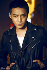 组图：霍政谚写真都市型男展硬朗魅力