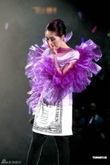 组图：杨千嬅个唱悲喜交加 老公与陈奕迅等好友捧场