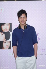 组图：舞台剧《Love Novels》首演 陈嘉宝到场支持