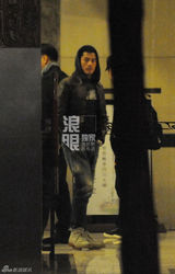 独家：郭富城亮相北京吃火锅 衣着休闲低调