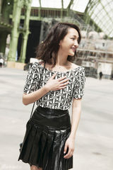 组图：周迅蕾哈娜等众星捧场卡尔秋冬大秀