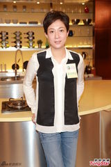 组图：吴绮莉录TVB节目 回应女儿像房祖名