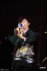 组图：洪卓立音乐会秀舞技 陈伟霆新年要陪阿Sa