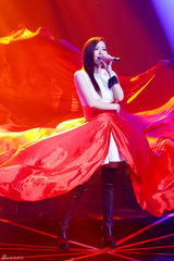 组图：张靓颖献唱吉尼斯中国之夜 热辣表演吸睛