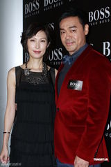 组图：杨千嬅透视装美背尽裸 正努力造人一切随缘