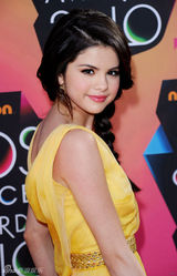 幻灯图：美国儿童选择奖群星闪耀 成龙展华人风采 