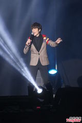 组图：萧敬腾炎亚纶亮相圣诞演唱会high翻全场