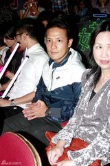 组图：杨千嬅个唱悲喜交加 老公与陈奕迅等好友捧场
