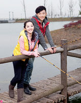 组图：于小彤蒋梦婕穿越水乡 浪漫相约情人节