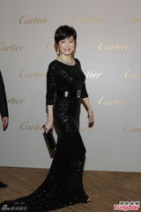 组图：林青霞华丽造型亮相再现巨星风范