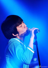 组图：林宥嘉“流汗”动感开唱 模仿青峰唱情歌