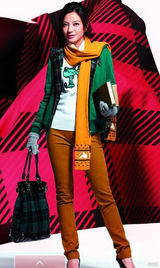 幻灯集：赵薇秀冬日暖装俏皮 青春气息逼人