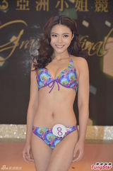 组图：宫雪花火红蕾丝扮Gaga抢镜 为亚姐支招