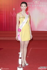 组图：尚格云顿助阵2012亚姐竞选赞佳丽优雅