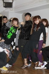 组图：张智霖为演唱会排舞 将邀请郭富城当嘉宾