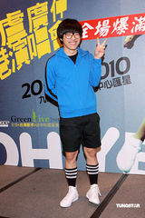 幻灯：卢广仲香港个唱尾场落幕 出席庆功宴兴奋难掩