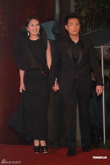 高清图：杨千嬅丁子高恩爱现身 杨千嬅黑装霸气