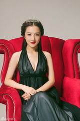 高清组图：李依晓曝最新大片 复古嬉皮双面性感