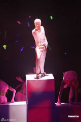 组图：郭富城个唱变型金刚舞台华丽震撼