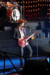 高清组图：FTISLAND摇滚闹京城 洪基感动拍歌迷