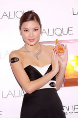 高清图：乐基儿性感代言 称怀孕可能秘而不宣