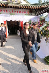 组图：胡瓜母亲告别式 张菲高凌风现身哀悼