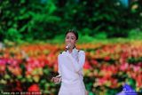 组图：央视蛇年春晚 那英《春暖花开》舞美佳