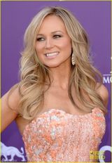 组图：米兰达笑傲乡村奖 泰勒携帅大叔献唱