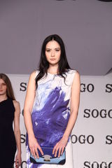 组图：时尚篇春夏服装汇演 张彤吴妍君周莹走秀