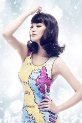 组图：唐于鸿写真变雪精灵 清新灵动新年博头彩 