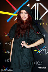 高清图：江若琳动感秀春装 张继聪曝全家周末总动员