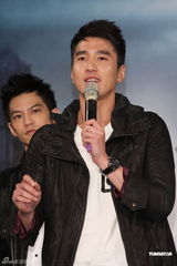 组图：《痞子英雄》首映礼 赵又廷与黄渤搭档撞火花