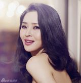 组图：于明加美艳写真 散发慵懒成熟气质