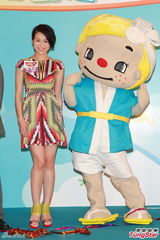 组图：胡杏儿出席揭幕仪式 支持旧爱发展新恋情