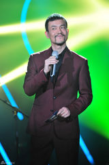 组图：歌手2突围赛廖凡主持 邓紫棋周笔畅观战