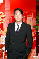 幻灯：黎明现身《泰山》演出 曾志伟主持认真严肃