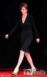 组图：金宣儿新片《THE FIVE》发布秀S曲线