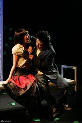 幻灯图：繁星再推自制戏 《一触钟情》关注蚁族情感