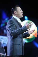 组图：撒贝宁与辣妹贴身热舞 称进决赛公开女友