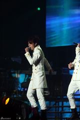 高清组图：韩团INFINITE首尔开个唱现场火爆似王子