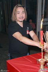 组图：黄宗泽岑丽香合照显尴尬 对绯闻做足准备